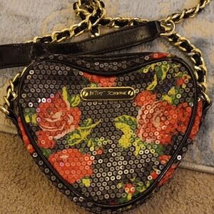 BETSEY JOHNSON HEART SEQUINES CROSS BODY BAG